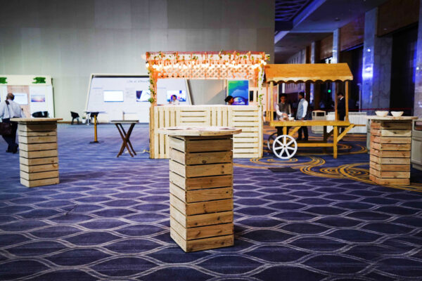 Wooden Pallet cocktail table (12 Qty) - Image 4