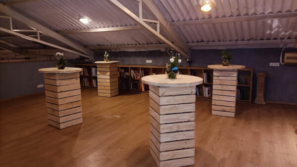 Wooden Pallet cocktail table (12 Qty) - Image 2