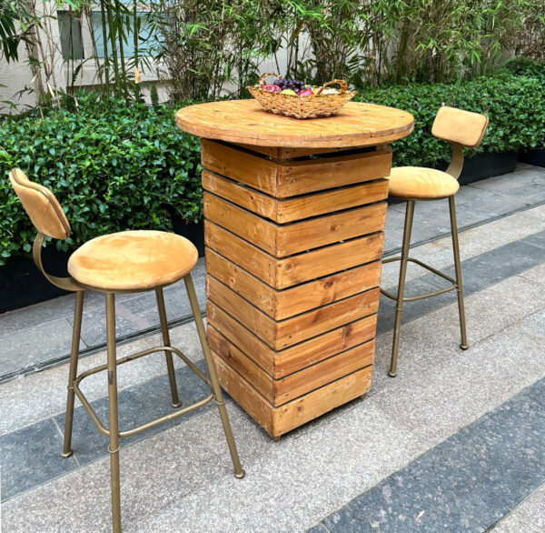Wooden Pallet cocktail table (12 Qty) - Image 3